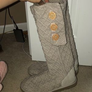 Women’s Sweater Uggs Size 9